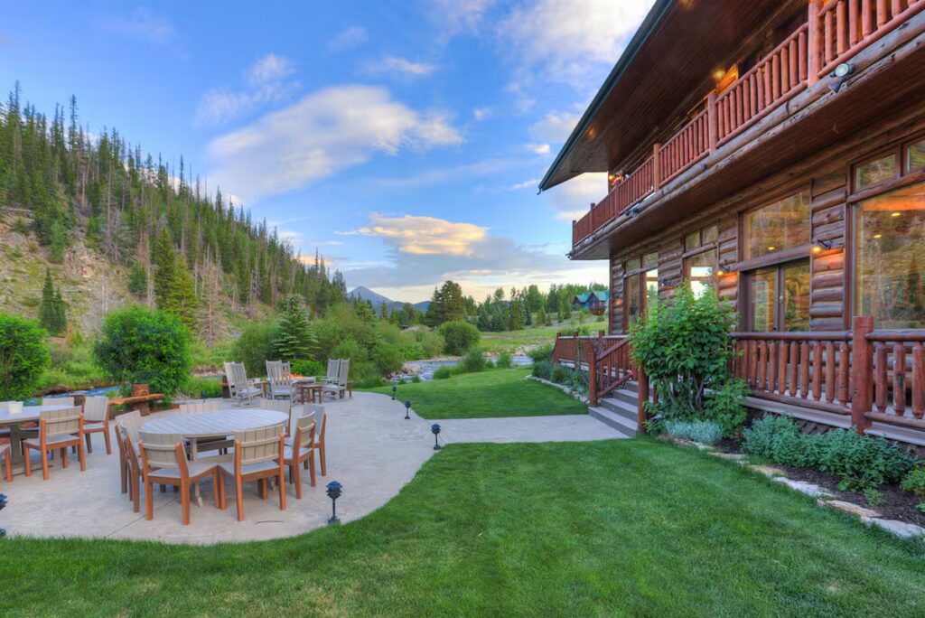 Log cabin in Breckenridge perfect for an Airbnb elopement