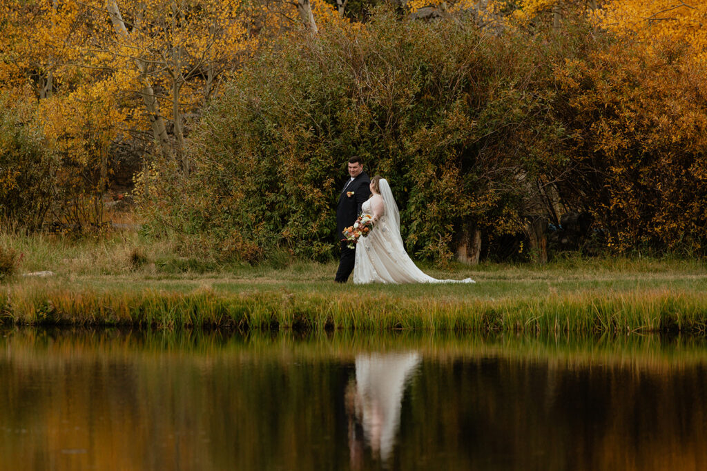 Colorado wedding photos in the fall