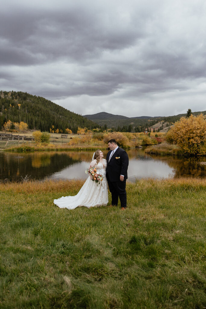 Colorado wedding photos in the fall