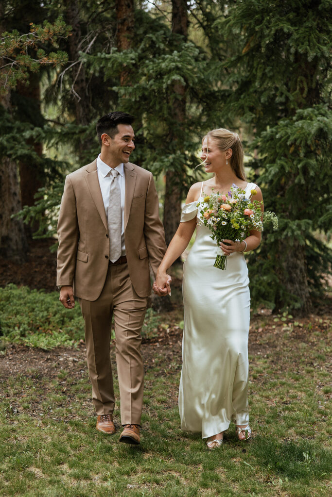 Colorado wedding photos in the woods with wildflower bouquet